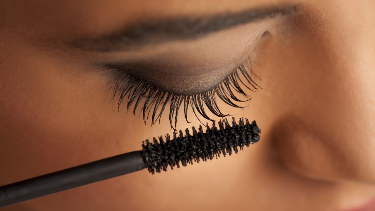 mekanisk pegefinger lærred What is mascara made of and how does it actually work? - mamabella