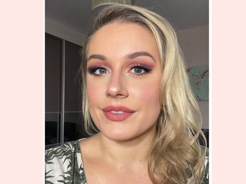 Vicky Makeup tutorial zoom