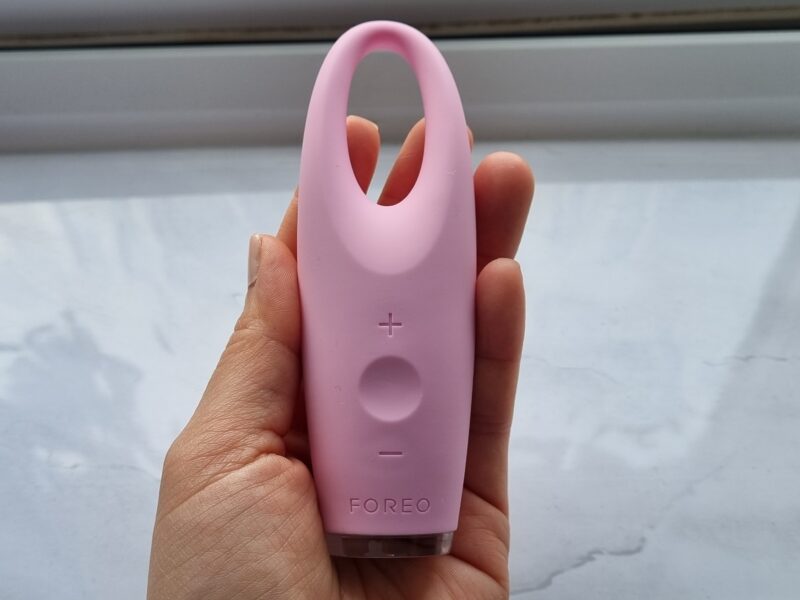 FOREO Iris review controls and design